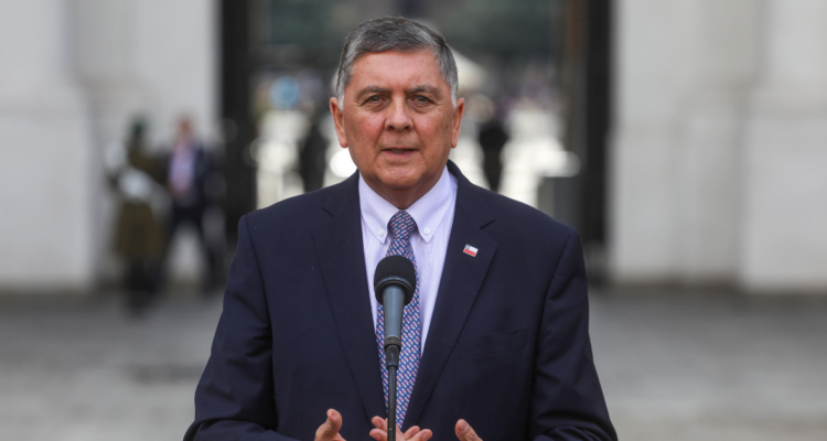 Gobierno defiende salidas de más de 30 autoridades tras críticas: “Da lo mismo sean 20, 25 o 30”
