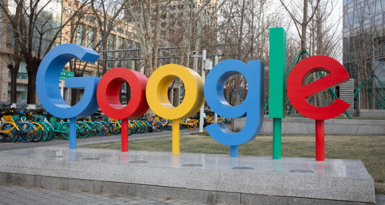 "Nadie debe decirnos qué hacer": Europa multa a Google y dice no temer a posibles represalias de Trump