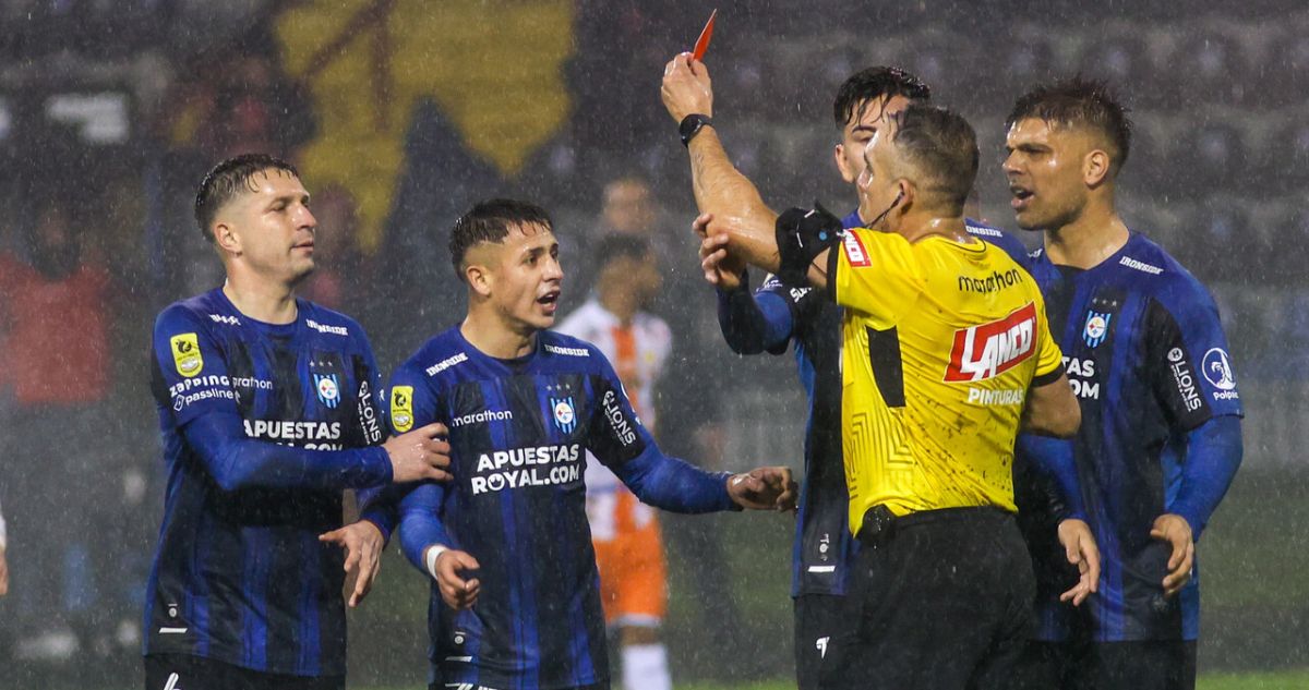 Héctor Jona fue castigado pro Roberto Tobar tras “enérgico” cruce con jugador de Huachipato