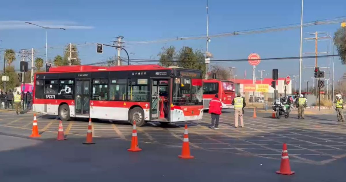 Hombre muere atropellado por bus RED en La Pintana: víctima cruzaba paso peatonal