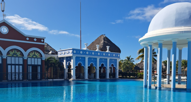 Los hoteles Meliá sufren el golpe de su salida de Cuba: su beneficio se desploma un 95%