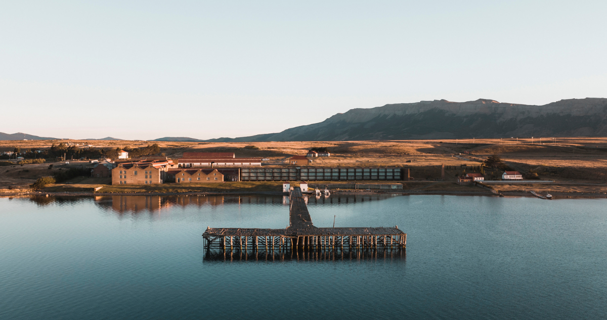 https://media.biobiochile.cl/wp-content/uploads/2026/07/hotel-chileno-the-singular-patagonia.png