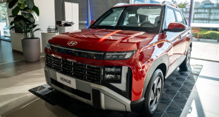 Con nuevo motor turbo y seguridad de serie: Hyundai actualiza su SUV Venue