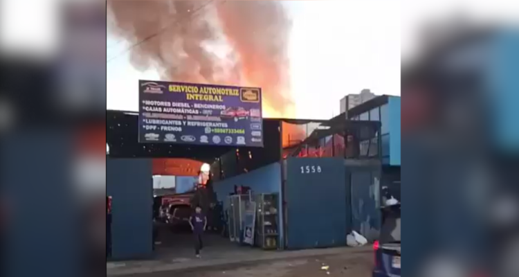 Un hombre muerto y un bombero lesionado deja incendio registrado este domingo en Iquique
