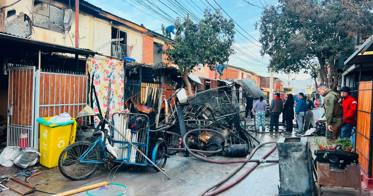 Un niño de 11 años muere en incendio en Colina: su hermana de 3 está desaparecida