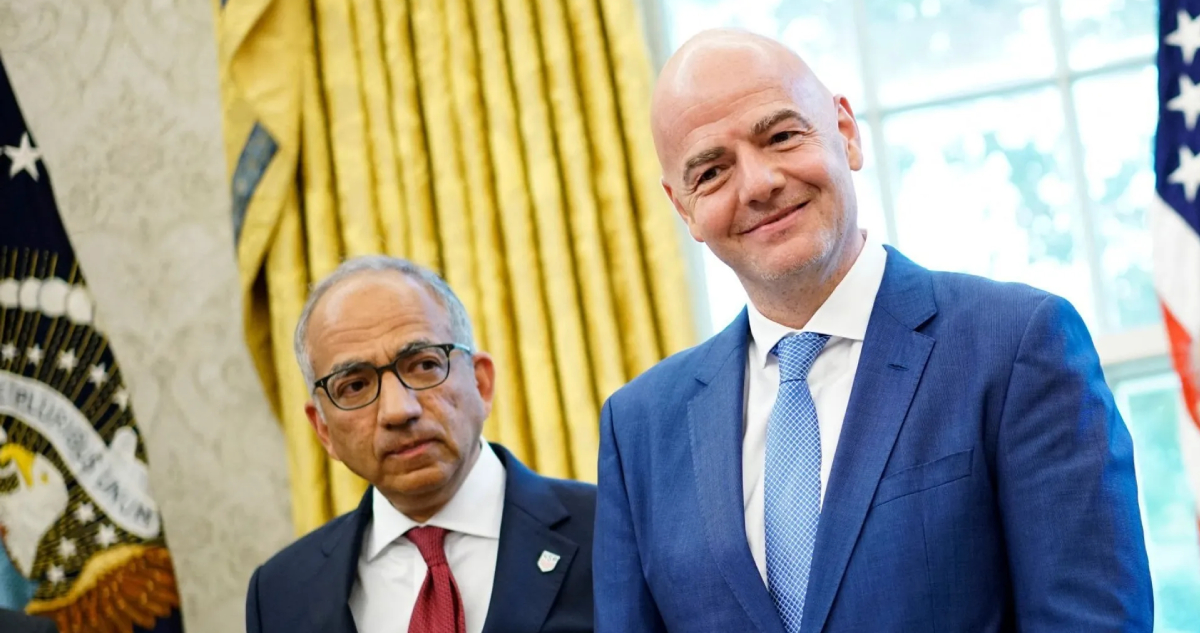 Infantino y su mano derecha Carlos Cordeiro en la FIFA