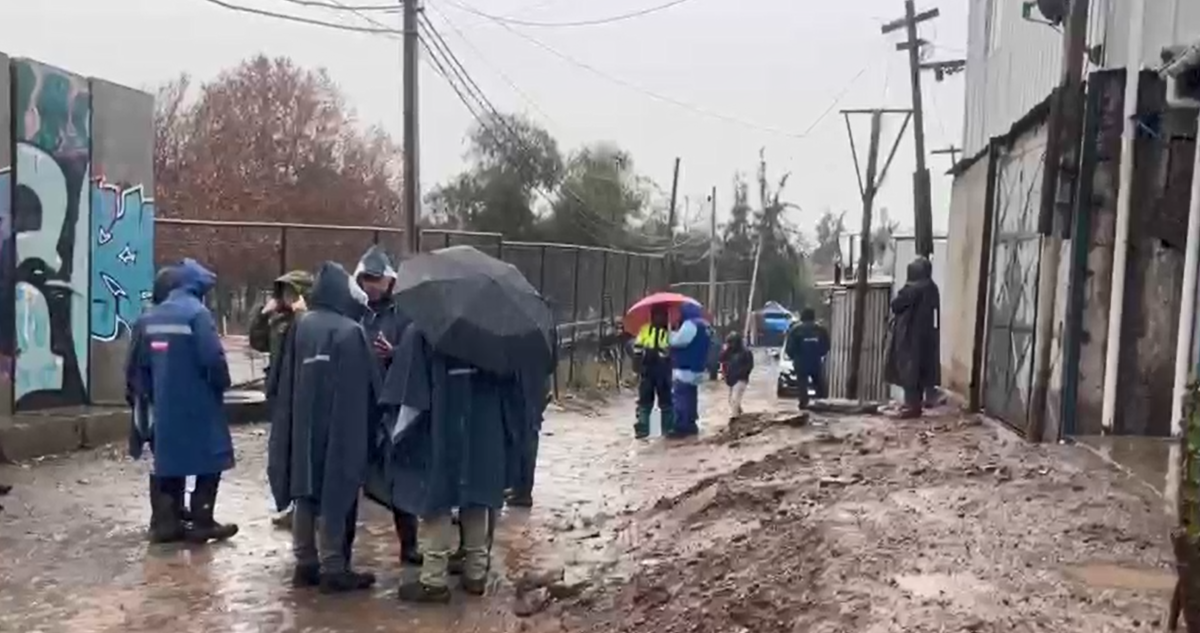 Inician evacuación parcial de toma Nuevo Amanecer de Cerrillos ante posibles deslizamientos por lluvia