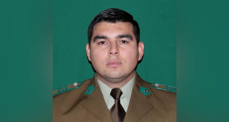 En medio de emotivo homenaje de Bomberos y Carabineros: trasladan restos del cabo Marcos Cosme