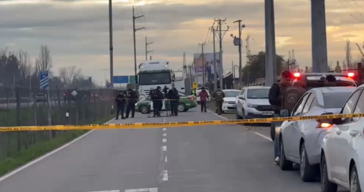 Investigan asesinato a tiros a un costado de la Ruta 5 en Paine: cuerpo estaba junto a un camión