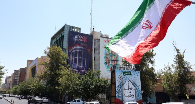 Irán dice haber atacado objetivos militares de EEUU en Siria y Qatar dejando "varios muertos"