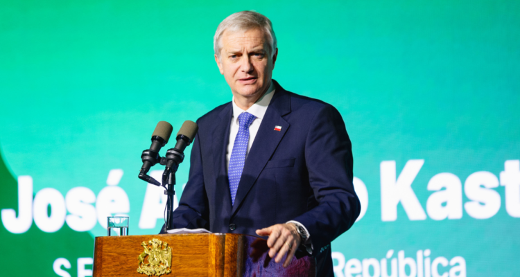 Presidente Kast por carabineros baleados en Valdivia: "Los responsables van a responder"