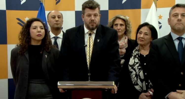 Libertarios proponen privatizar Codelco y a cambio darle $2 millones a cada chileno