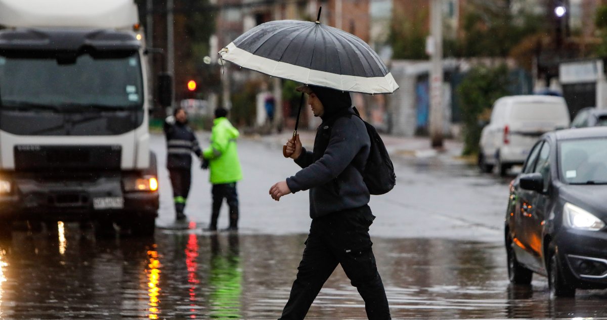 Lluvia en Santiago: pronostican hasta 90 mm de agua caída la RM para este viernes