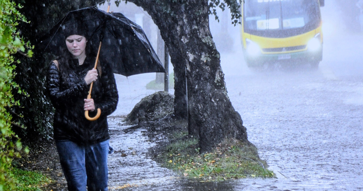 Emiten alertas por hasta 80 mm de lluvia y rachas de viento hasta 80 km/h para 8 regiones esta semana