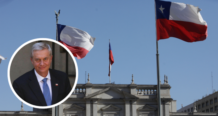 Banderas de Chile y presidente Kast