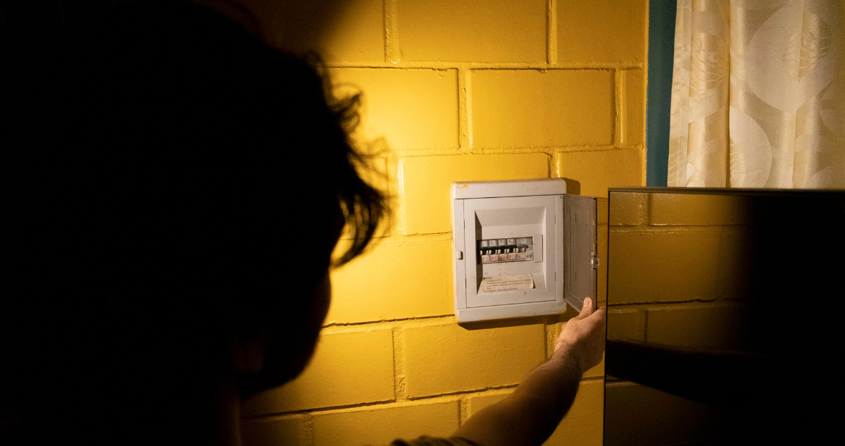 SEC reporta que 437 mil clientes siguen sin luz en el país: solo en La Araucanía son 157 mil afectados