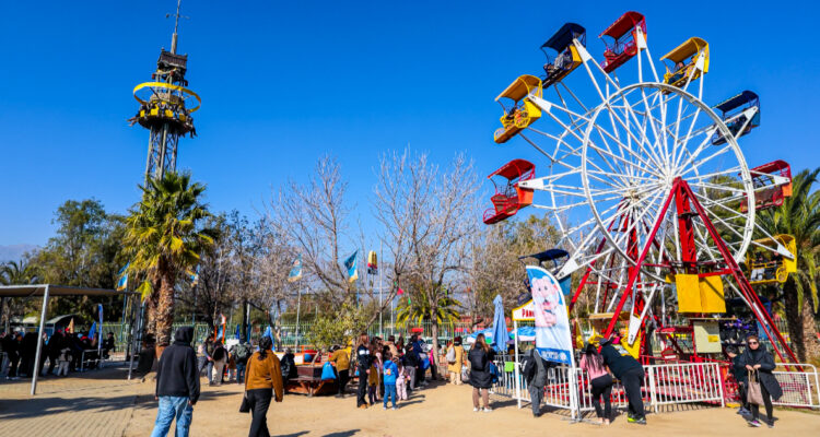 1.500 personas se reúnen gratuitamente en Mampato en actividad de vacaciones de invierno de Dr. Simi