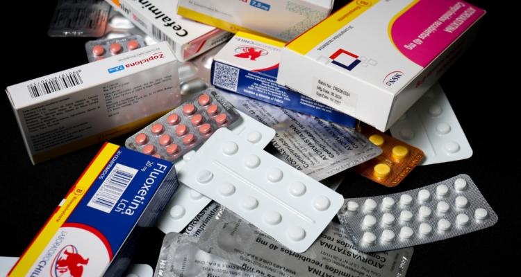 https://media.biobiochile.cl/wp-content/uploads/2026/07/medicamentos-750x400.png