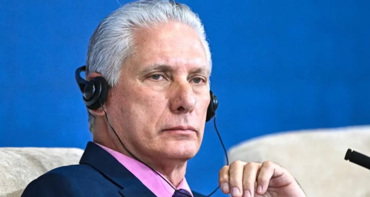 Presidente cubano le responde a Trump y afirma que "no tiene miedo" a una guerra con EEUU