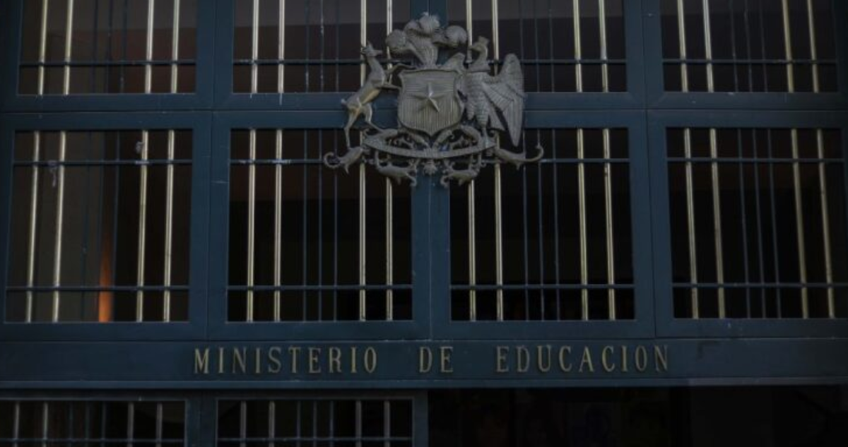 Mineduc transfirió más de $943 millones a Municipalidad de Quellón para pago de deudas previsionales