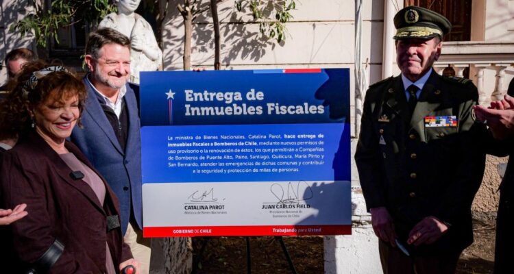 https://media.biobiochile.cl/wp-content/uploads/2026/07/ministerio-de-bienes-nacionales-entrega-nueve-inmuebles-fiscales-a-bomberos-por-su-aniversario-n-175-750x400.jpg