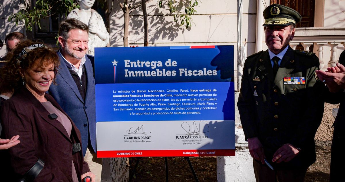 Ministerio de Bienes Nacionales entrega nueve inmuebles fiscales a Bomberos por su aniversario N° 175