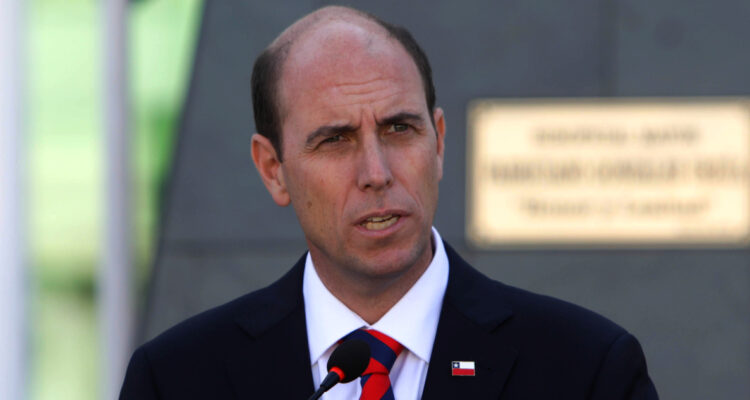 Ministro Arrau exige máxima rigurosidad por denuncias de funcionario PDI que se parapetó en Las Condes