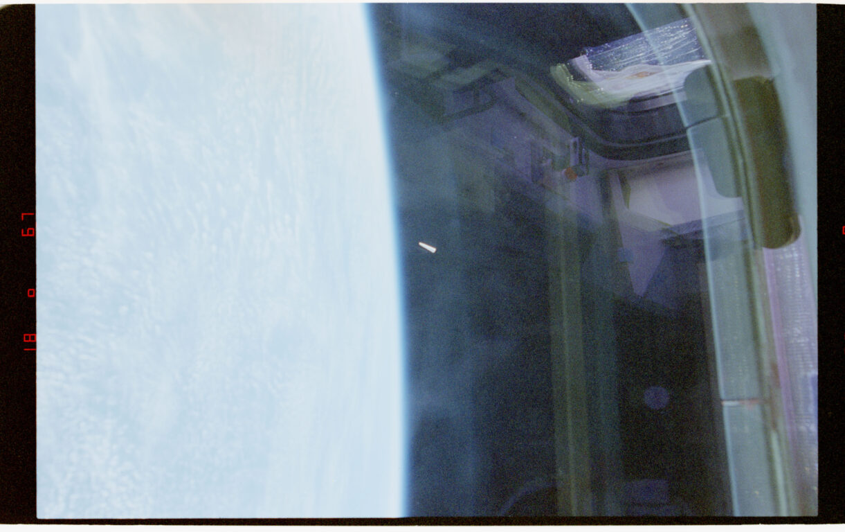 Foto del ovni visto por los astronautas de la NASA