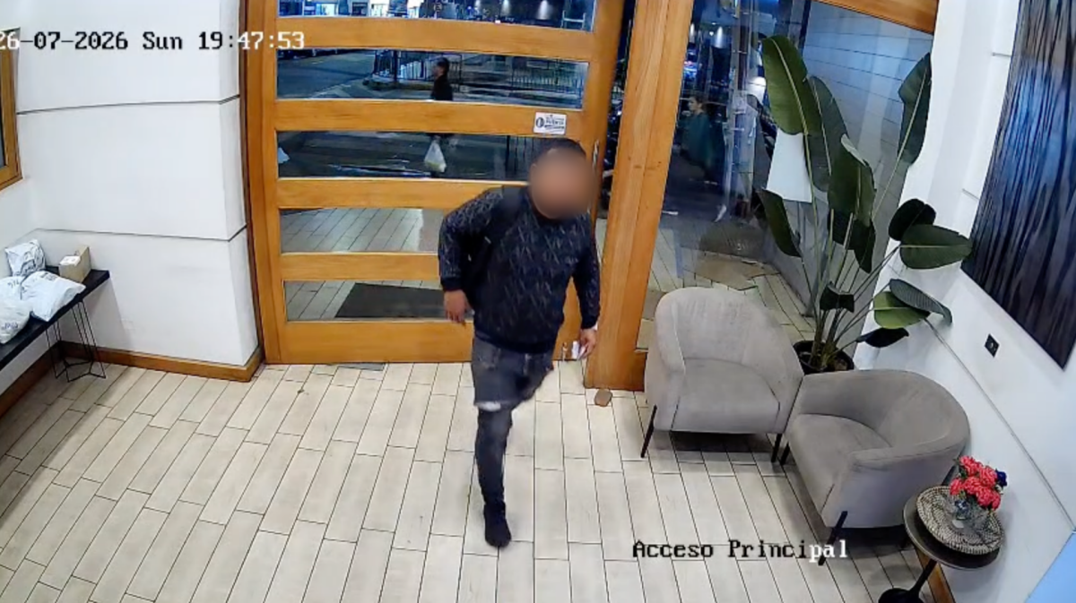Carabineros investiga posible parricidio de un hombre en Estación Central: su pareja está detenida