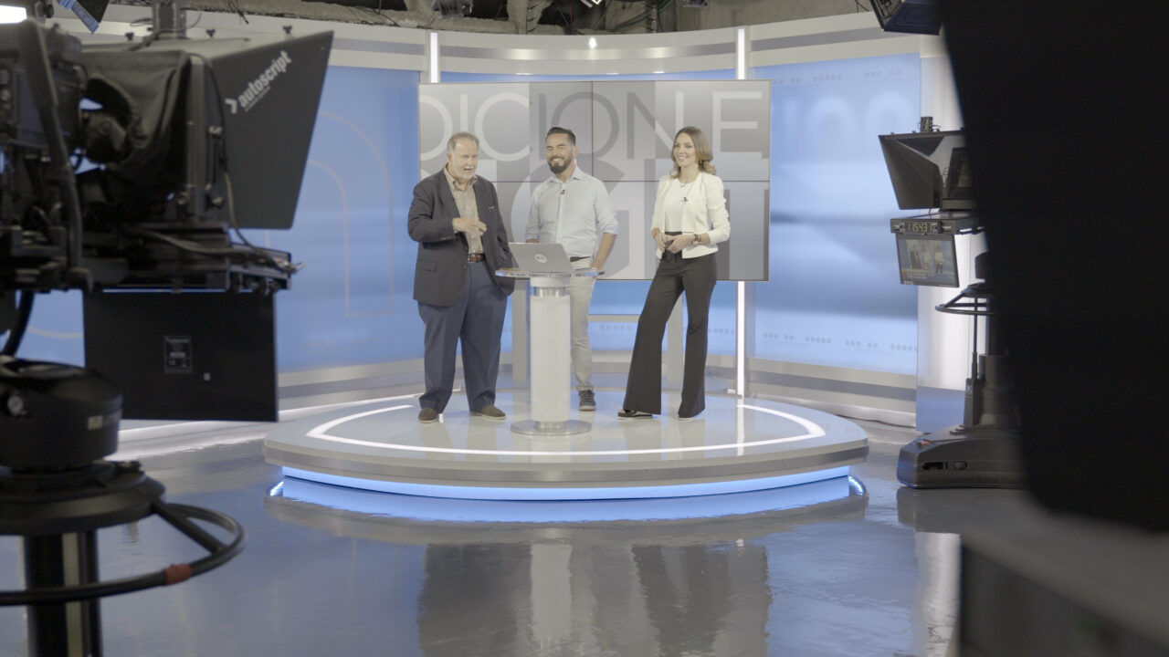Osvaldo Corral, presentador chileno de noticias en Univisión Houston