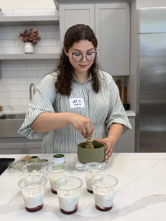 Patricia Doña, chilena en Connecticut con su negocio de matcha