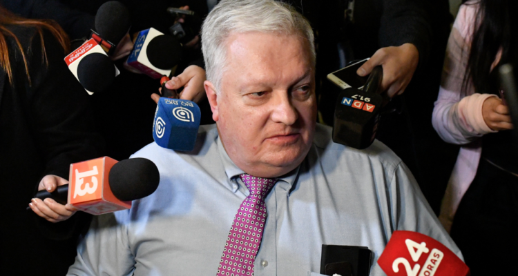 Incautan celular y computador del senador Alejandro Kusanovic por denuncia de exfuncionario por devoluciones forzadas de sueldo