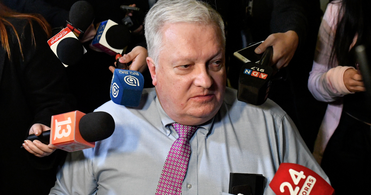 Incautan celular y computador del senador Alejandro Kusanovic por denuncia de exfuncionario por devoluciones forzadas de sueldo