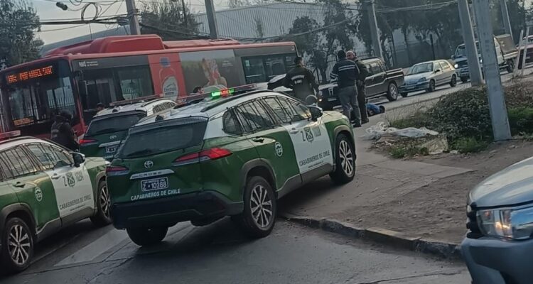 Persecución policial terminó con cuatro detenidos en Quilicura: delincuentes chocaron con un bus