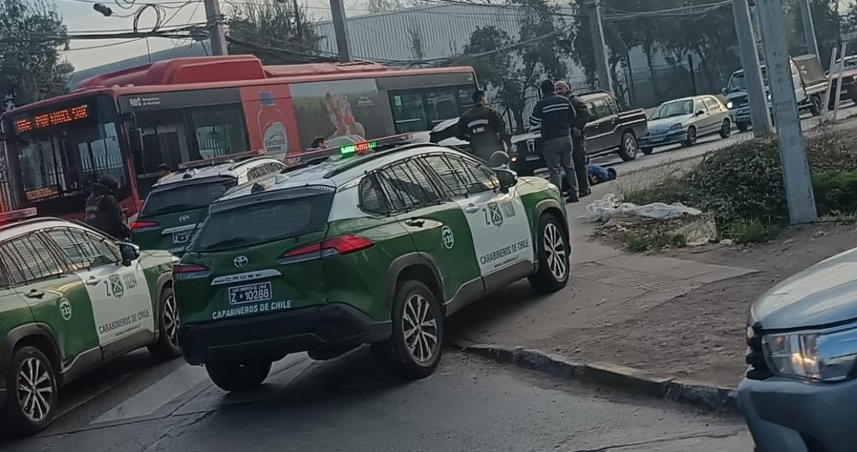 Persecución policial terminó con cuatro detenidos en Quilicura: delincuentes chocaron con un bus