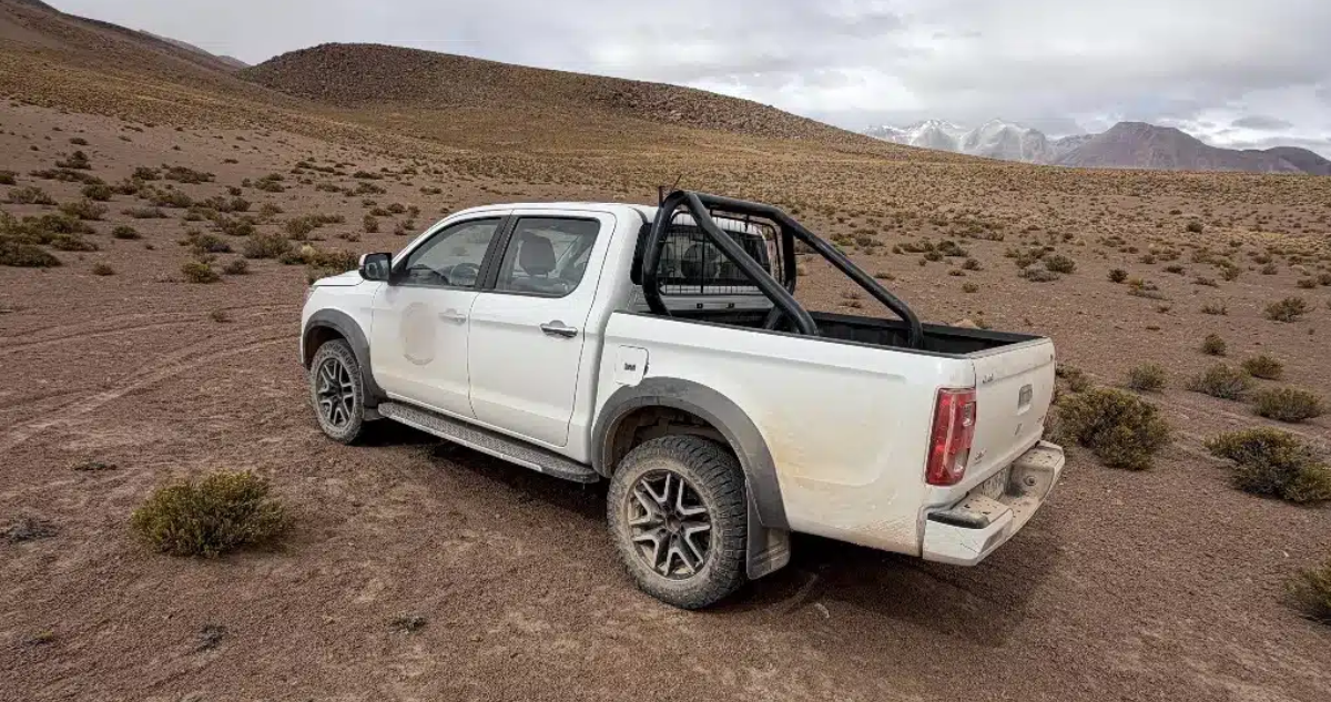 Persecusión en la frontera norte permite recuperar dos camionetas robadas que iban rumbo a Bolivia