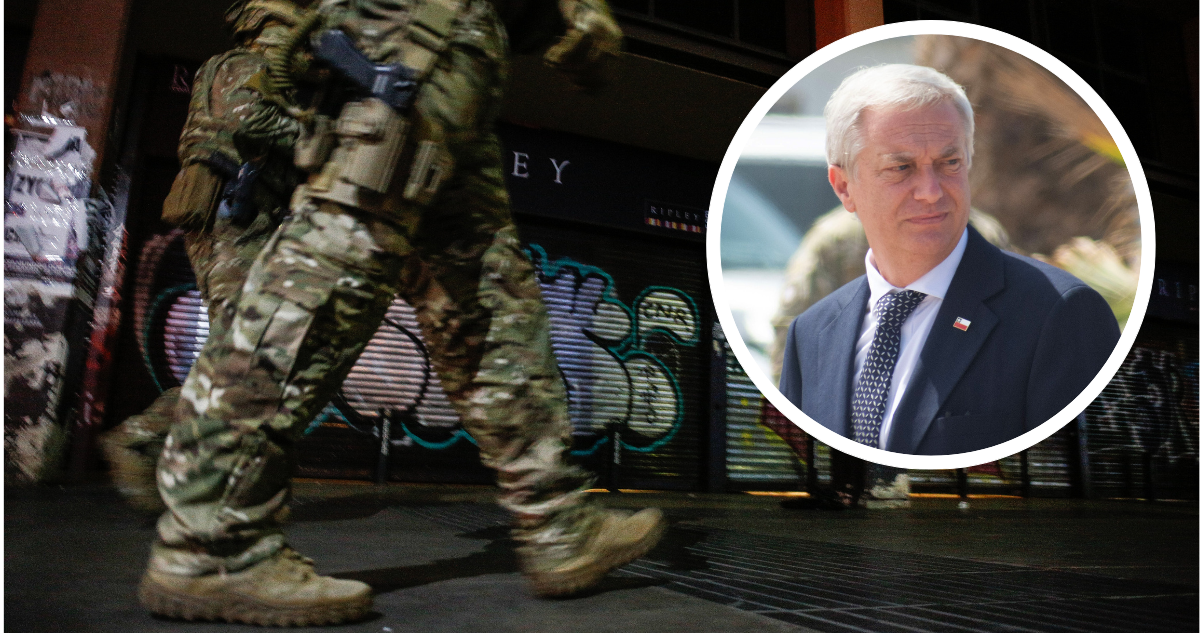 Personal de las fuerzas armadas. Y foto del presidente José Antonio Kast.