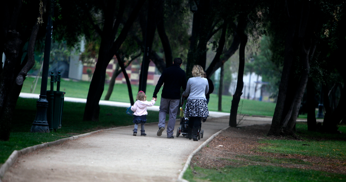 Gobierno advierte los riesgos laborales y gasto fiscal que implicaría el extender postnatal a 1 año