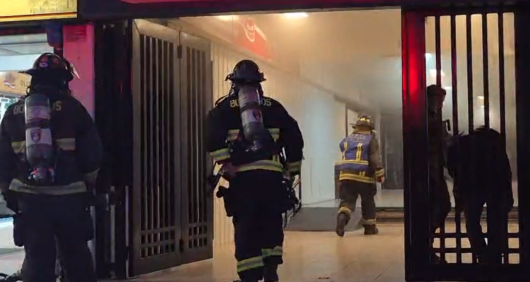 Reportan principio de incendio en local de galería ubicada en el centro de Concepción