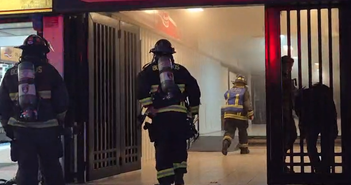 Reportan principio de incendio en local de galería ubicada en el centro de Concepción