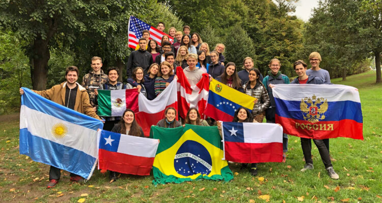 https://media.biobiochile.cl/wp-content/uploads/2026/07/programa-intercambio-escolar-750x400.jpg