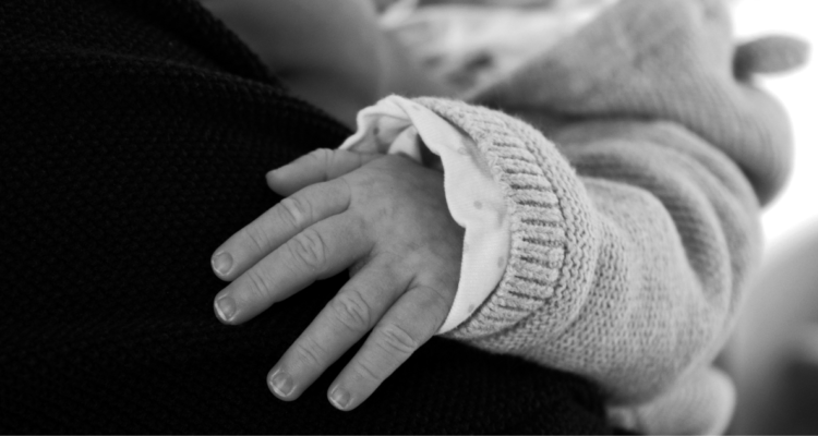 Proyecto que amplía el postnatal vuelve a discusión este lunes en comisión de la Cámara