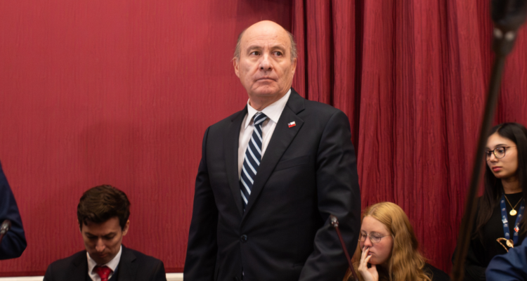 PPD valora que sus senadores se resten de la megarreforma y acusa "mala fe" de ministro Quiroz
