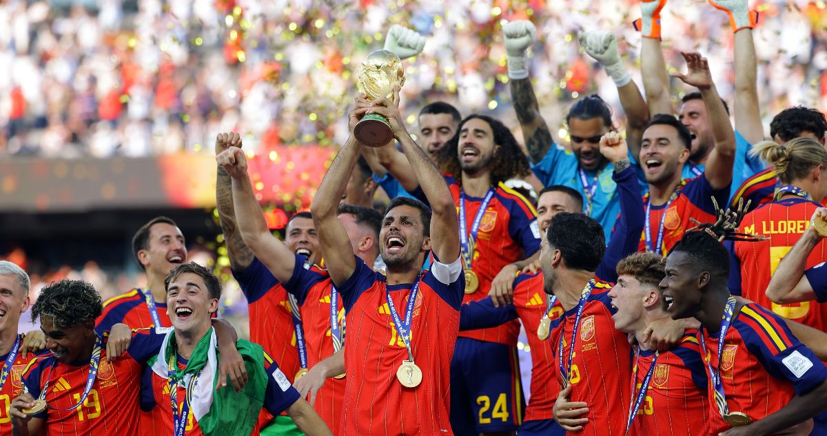 España desplaza a Argentina y se encarama a primer lugar del ranking FIFA: Chile sube dos lugares