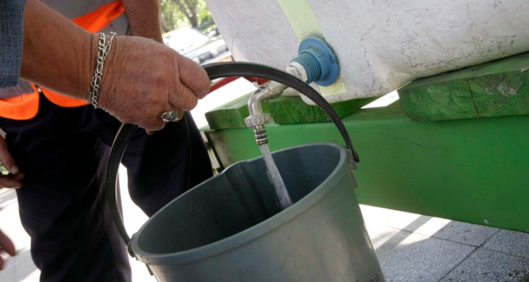 https://media.biobiochile.cl/wp-content/uploads/2026/07/restablecen-suministro-de-agua-potable-en-isla-alao-tras-falla-en-sistema-apr-3-750x400.png