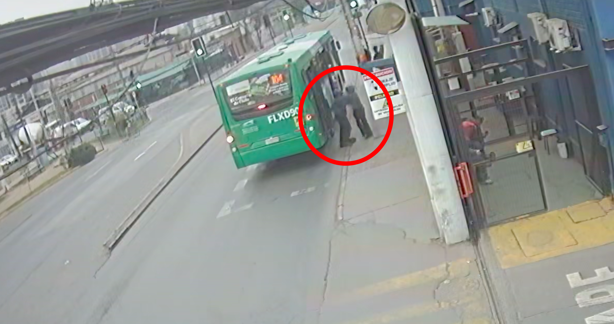 Detienen a extranjero que apuñaló y mordió a adolescente para robarle celular en Estación Central