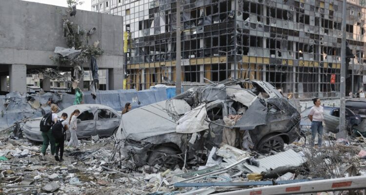 Rusia golpea Kiev con 29 misiles balísticos en víspera de la cumbre de la OTAN: hay 14 muertos
