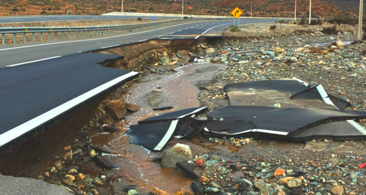 Ruta 5 permanece con corte total entre La Serena y Vallenar por activación de quebradas y socavones