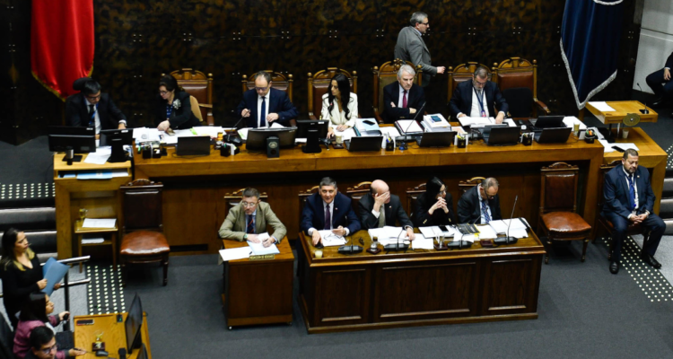 Senado aprueba por 26 votos contra 24 la rebaja del impuesto a las empresas y reintegración tributaria