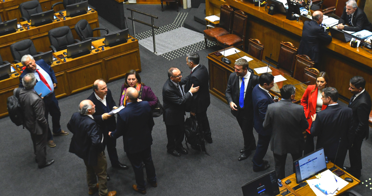 Senado posterga votación de informe de Comisión Mixta por megarreforma: Gobierno no contó con voto UDI